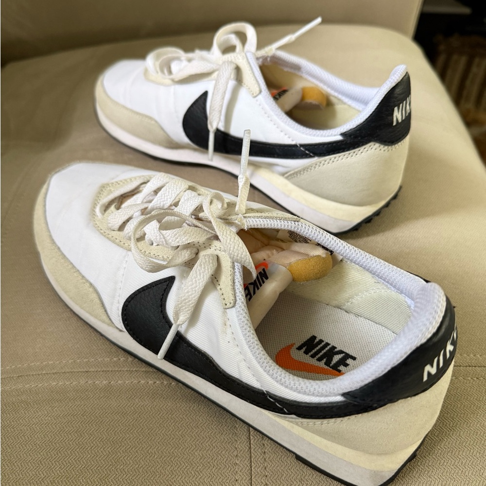 Nike Classic White and Black Sneakers women’s size 9.5
